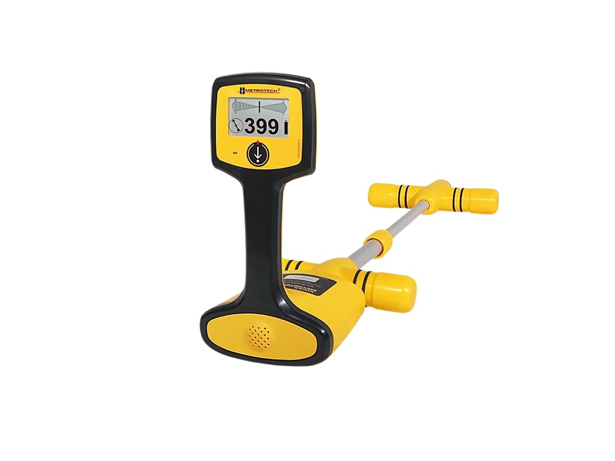 Vivax-Metrotech VM-810 pipe and cable locator